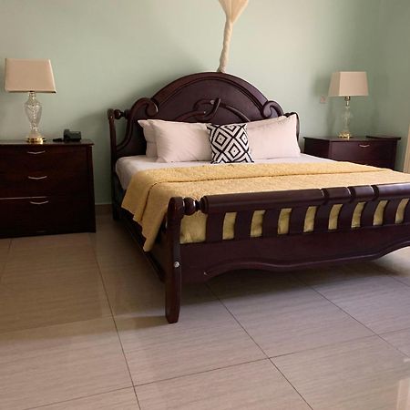 Lakepoint Villa เอนเทบเบ้ ภายนอก รูปภาพ