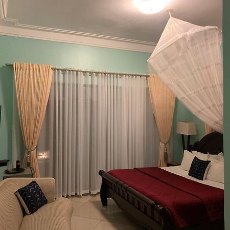 Lakepoint Villa เอนเทบเบ้ ภายนอก รูปภาพ