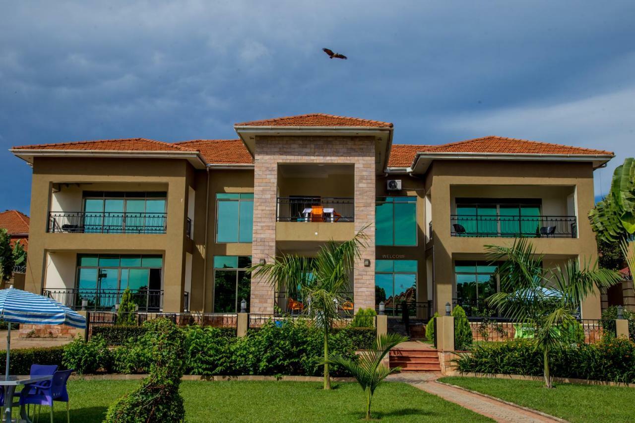 Lakepoint Villa เอนเทบเบ้ ภายนอก รูปภาพ