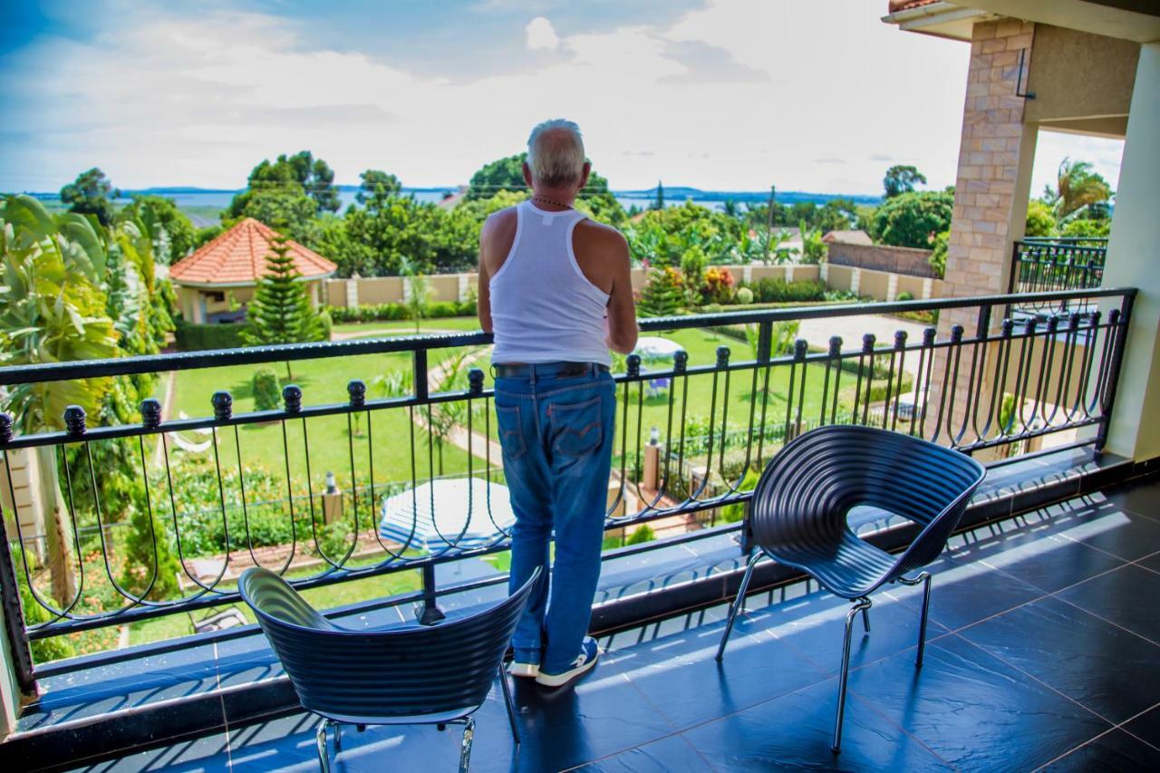 Lakepoint Villa เอนเทบเบ้ ภายนอก รูปภาพ