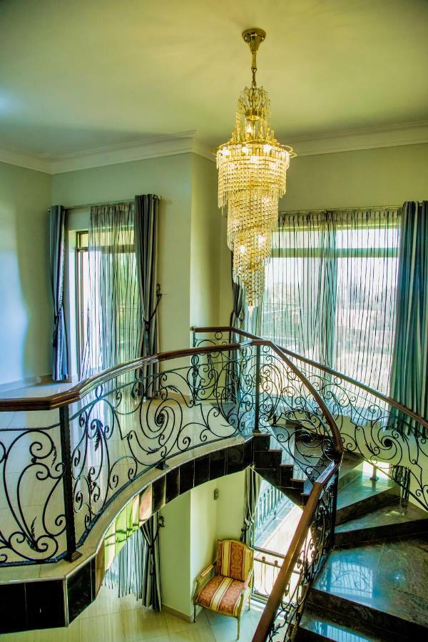 Lakepoint Villa เอนเทบเบ้ ภายนอก รูปภาพ