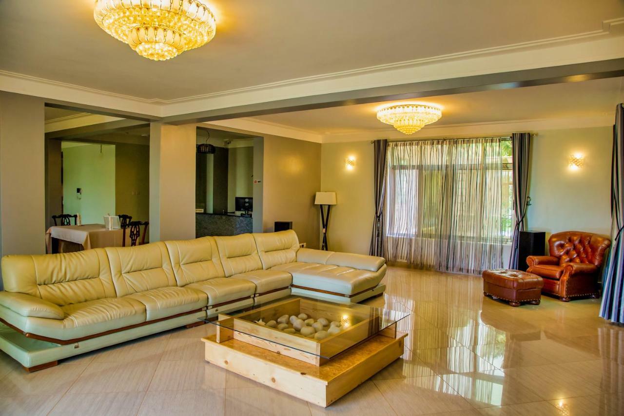 Lakepoint Villa เอนเทบเบ้ ภายนอก รูปภาพ