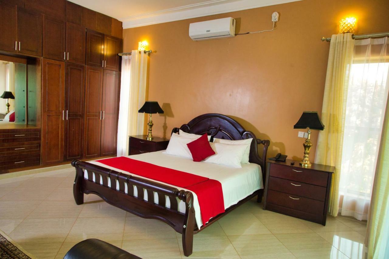 Lakepoint Villa เอนเทบเบ้ ภายนอก รูปภาพ