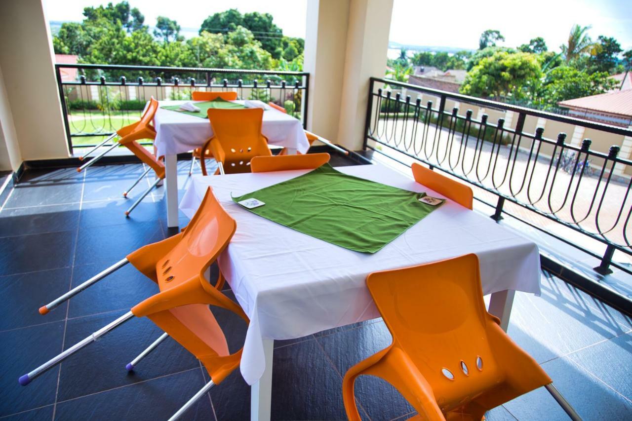 Lakepoint Villa เอนเทบเบ้ ภายนอก รูปภาพ