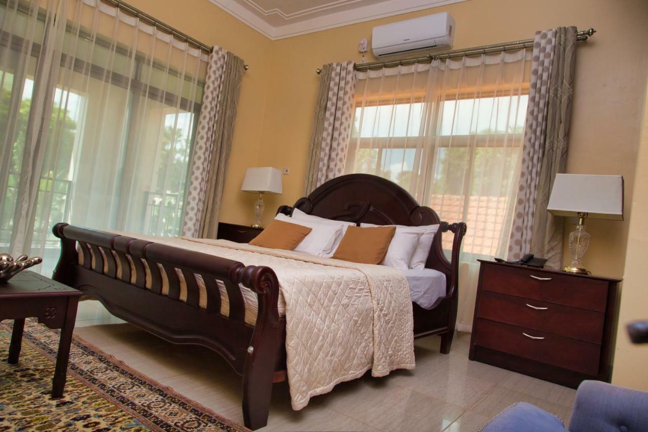 Lakepoint Villa เอนเทบเบ้ ภายนอก รูปภาพ