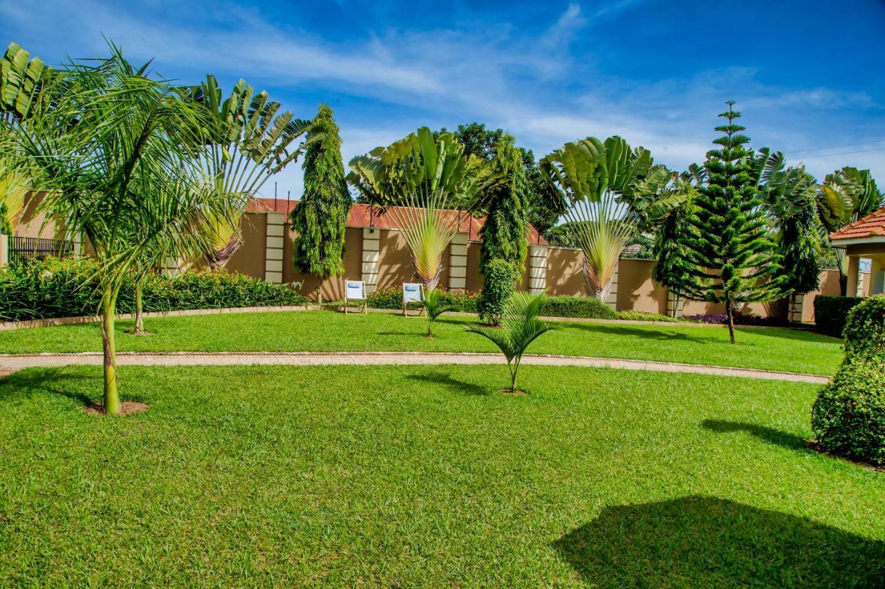 Lakepoint Villa เอนเทบเบ้ ภายนอก รูปภาพ