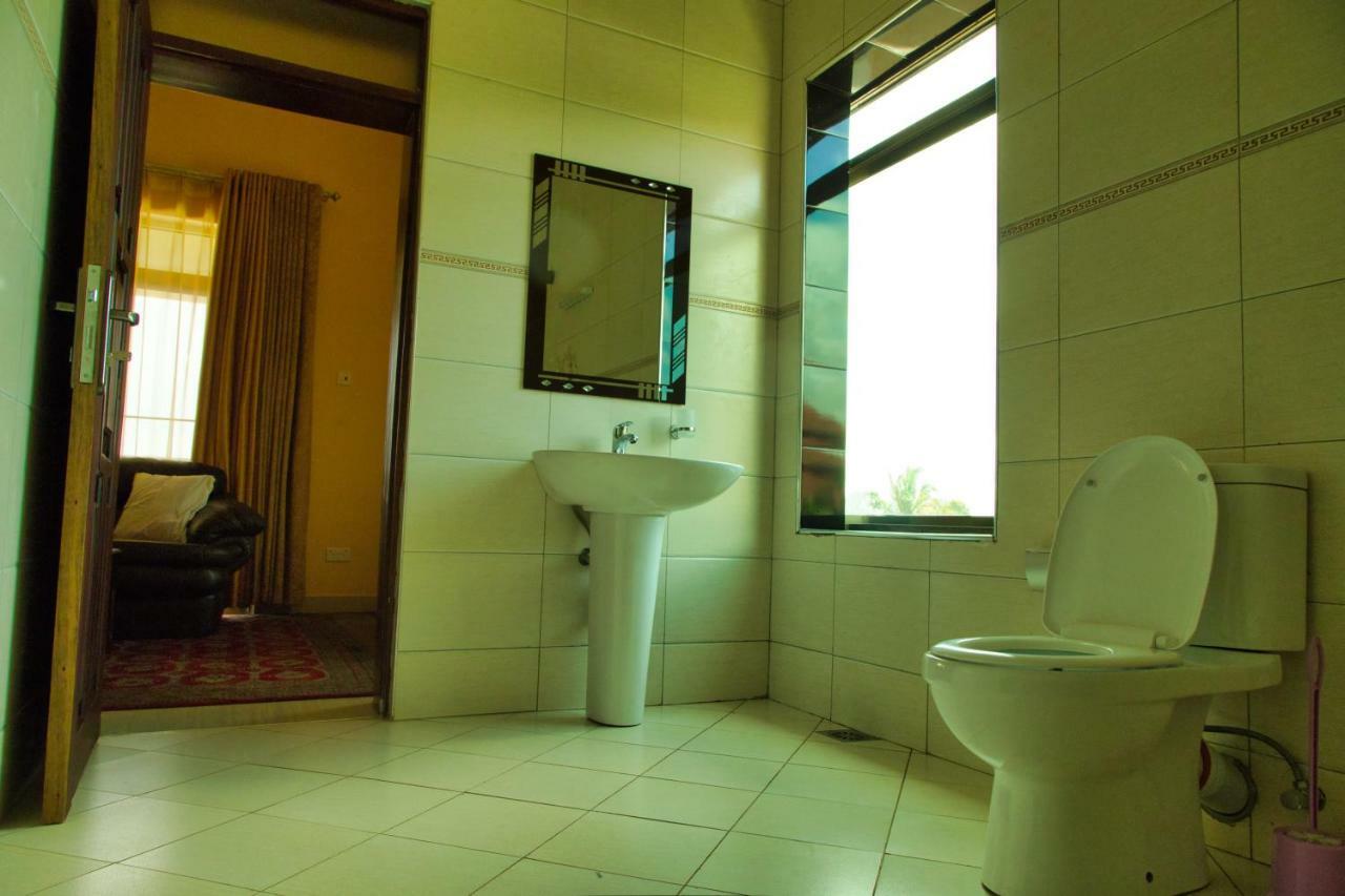 Lakepoint Villa เอนเทบเบ้ ภายนอก รูปภาพ